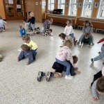 Spelplezier tussen onze kleuters en de peuters van Tijn Konijn! 